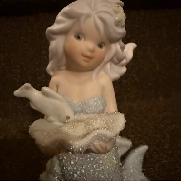 Coral Kingdom Shimmering Mermaid “Shelly” - Picture 4 of 5